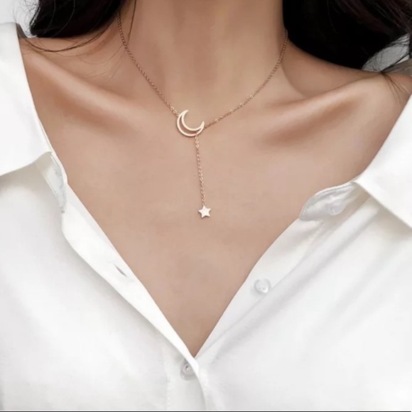 Sweetheart Silver Tone Crescent Moon Necklace. - Picture 5 of 5